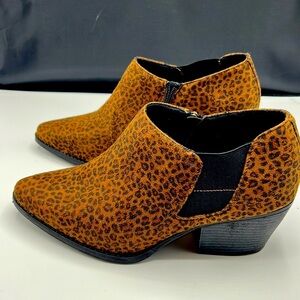 CLOUDWALKERS WOMEN FAUX SUEDE LEOPARD ANIMAL PRINT ANKLE BOOTS SIZE 8.5W